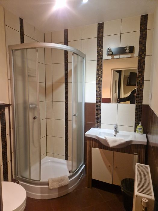 Pokój z łazienką i mini aneksem