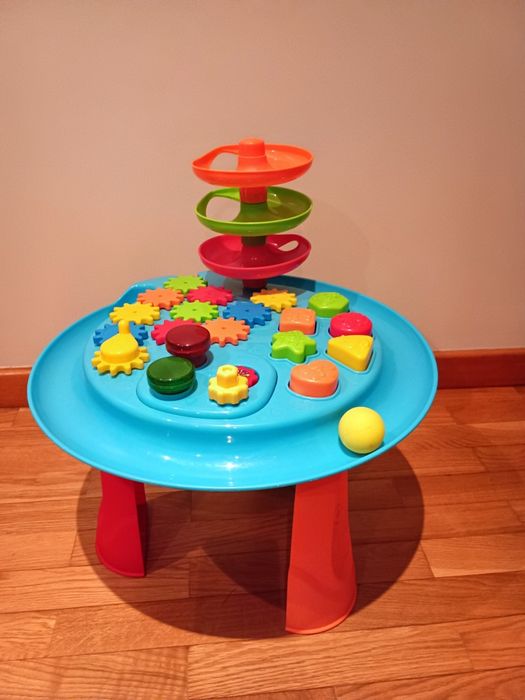 Mesa de atividades para bebé