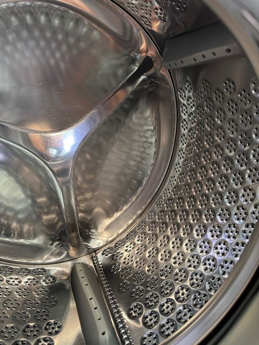 Máquina de Lavar Roupa AEG L7FEE841BI Encastrável 8kg - Usada 3 Anos