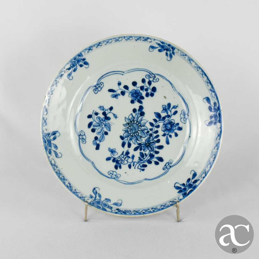 Prato porcelana da China, flores, Dinastia Qing, Qianlong, séc. XVIII