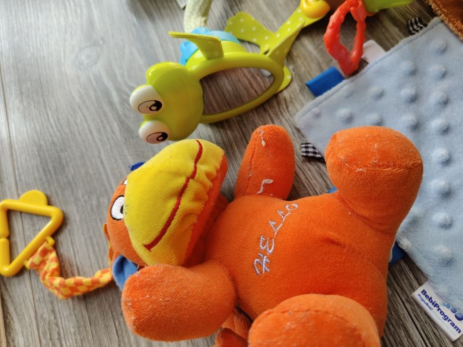 Zabawki do wózka, łóżeczka