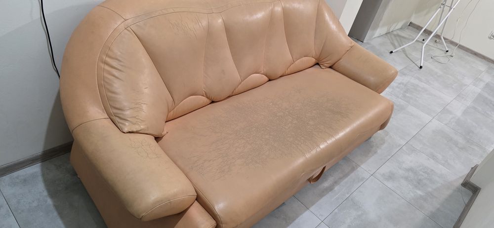Oddam kanapę skórzaną z funkcją spania