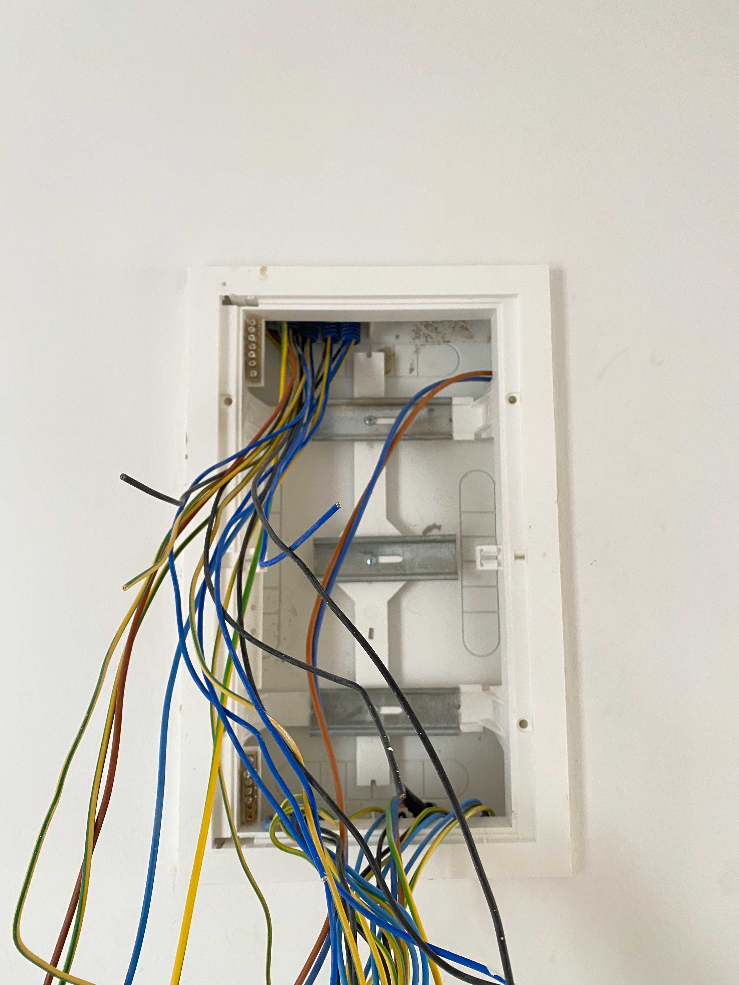 Eletricista Credenciado pela DGE 24 horas