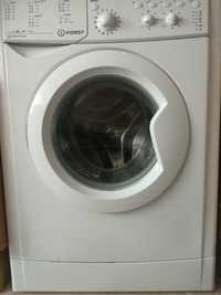 Máquina de lavar roupa Indesit