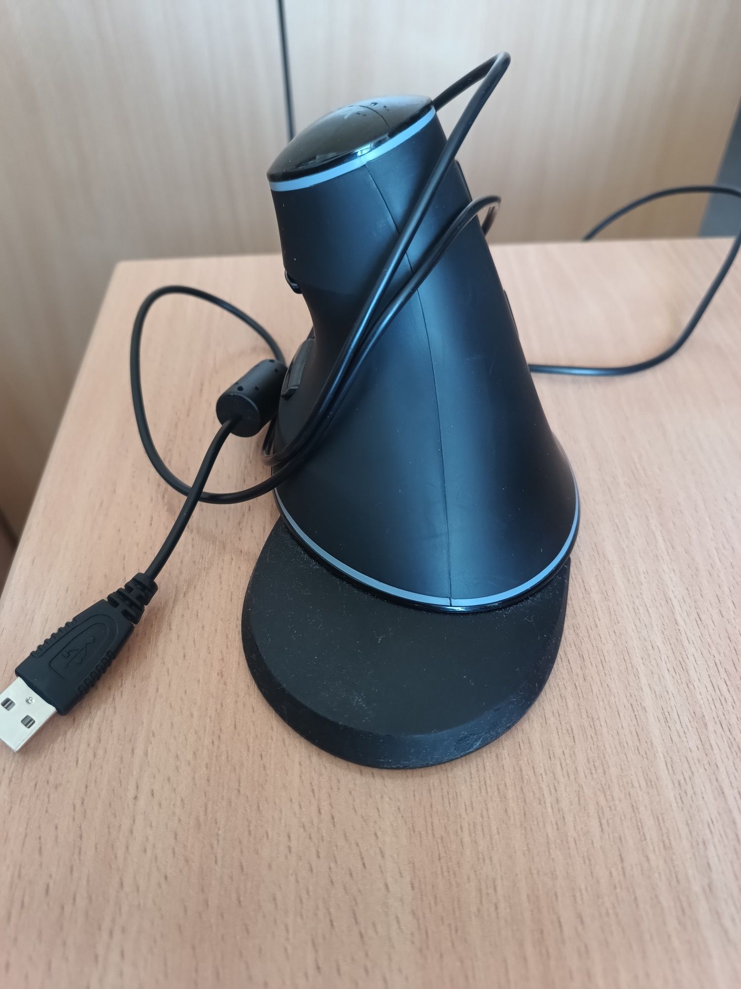 Mysz pionowa stojąca delux