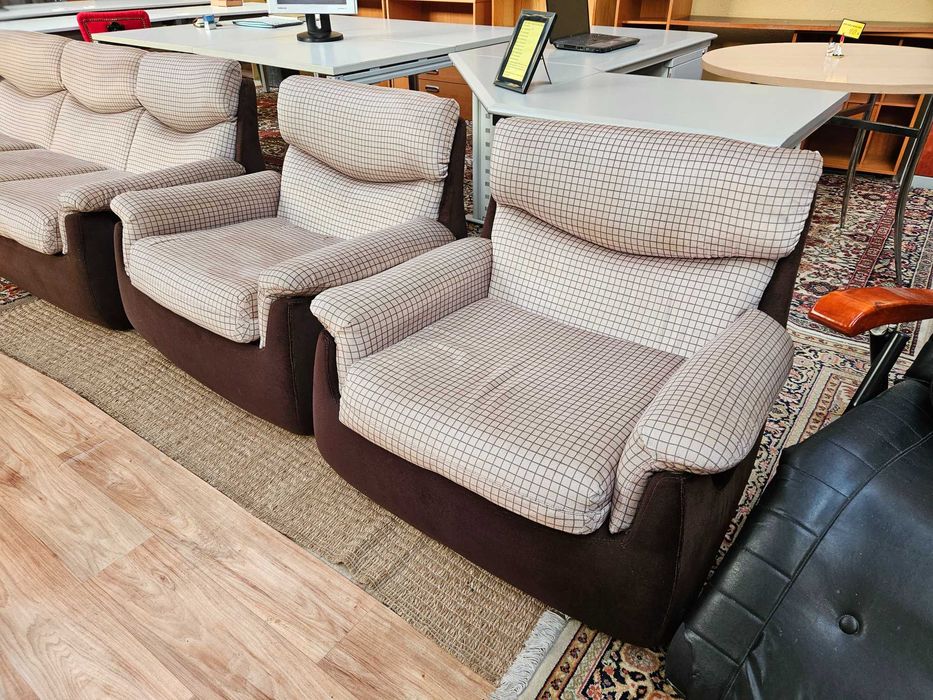 Sofás individuais vintage - Muito bom estado geral - Valor unitário