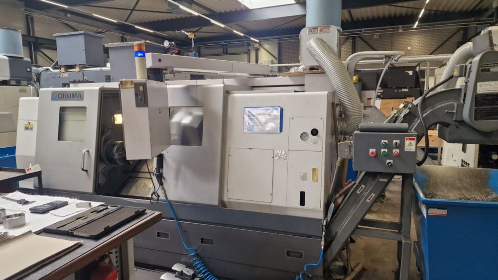 Токарно-фрезерний верстат (токарный станок) Okuma LB300M