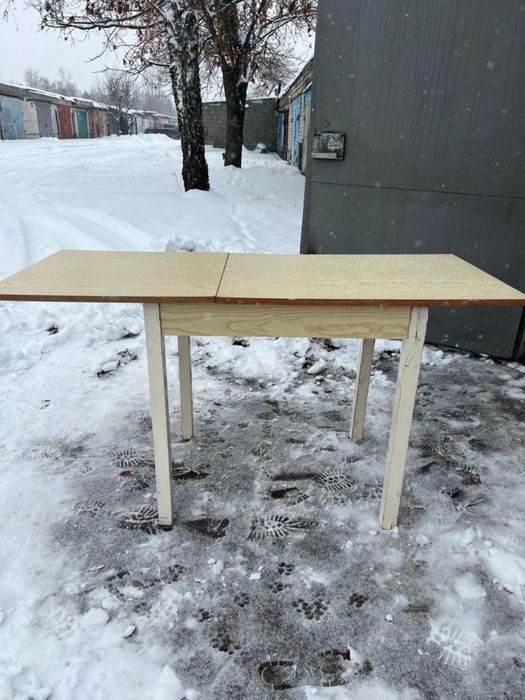 Продаю раскладной кухонный стол