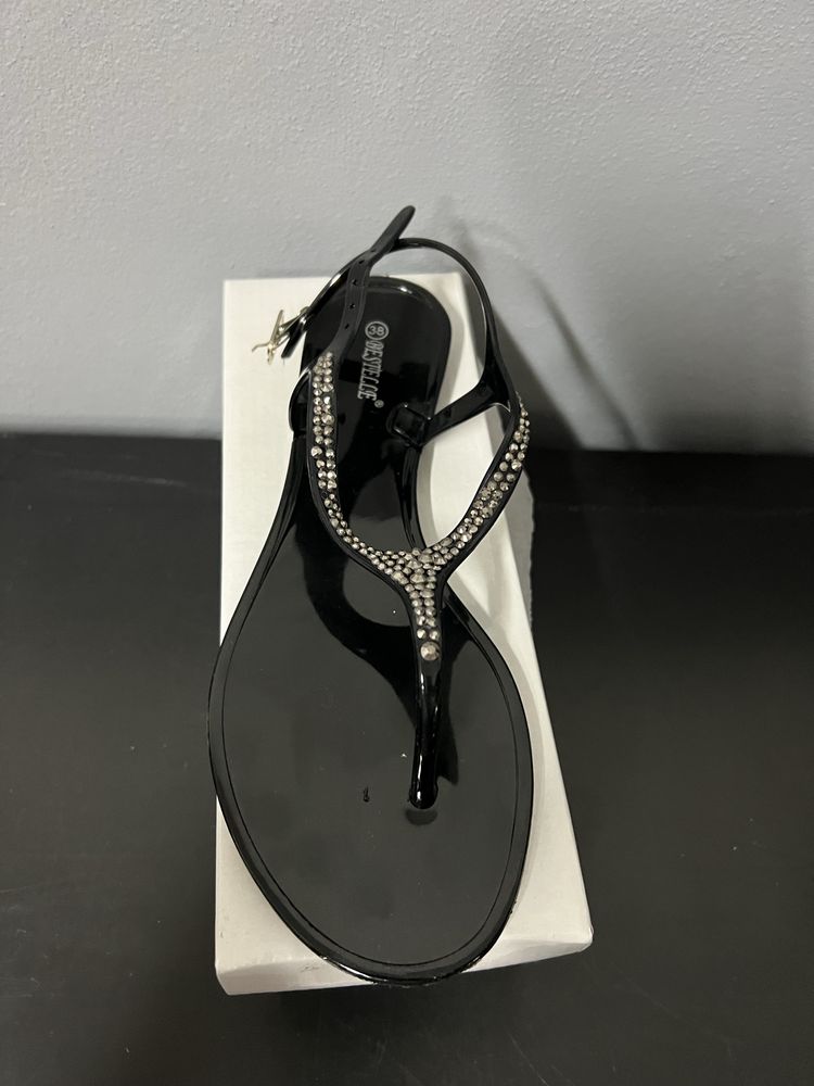Sandalias novas em caixa