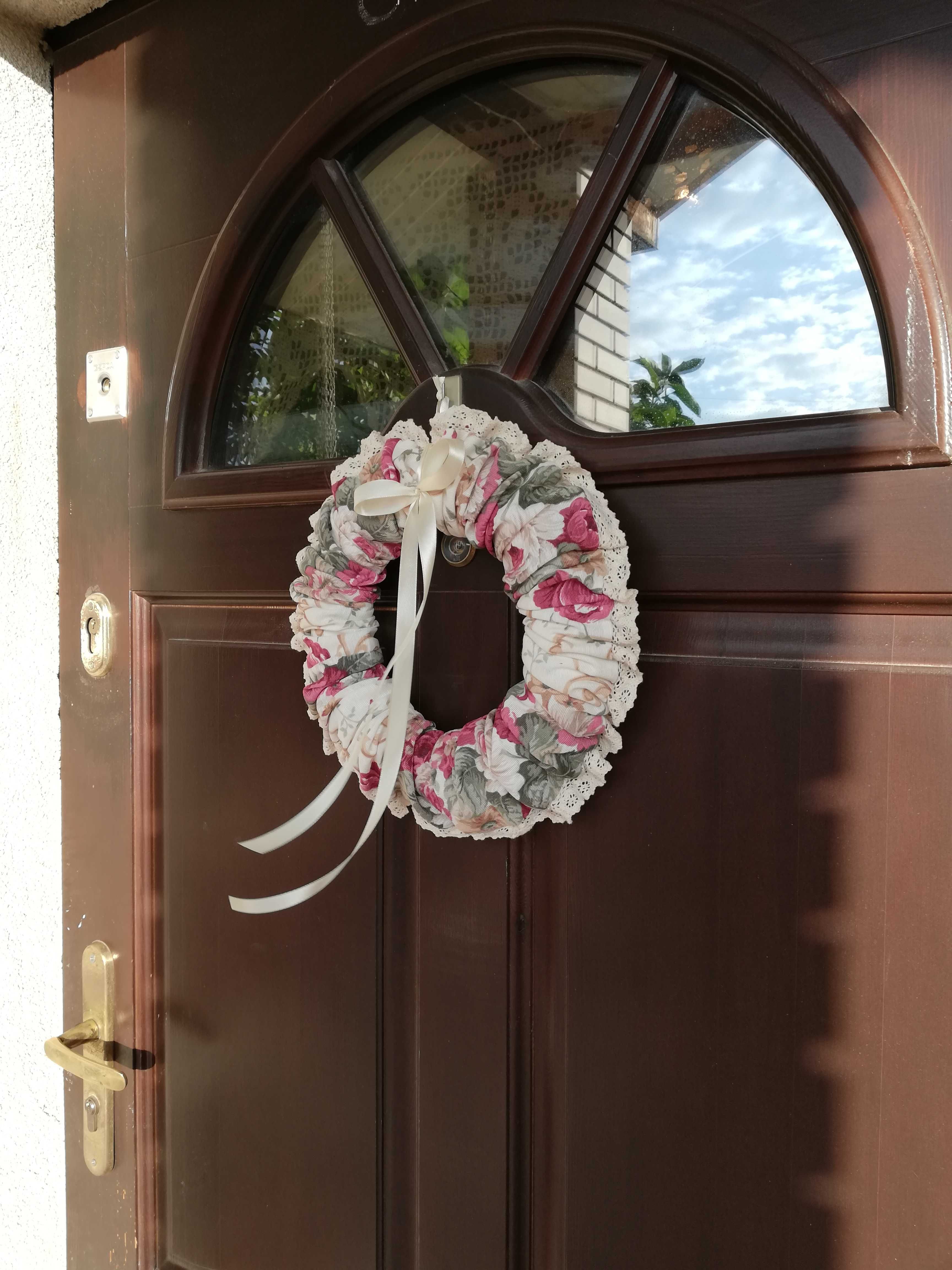 Wianek Wiosenno-Letni 30 cm na drzwi Róże koronka uroczy