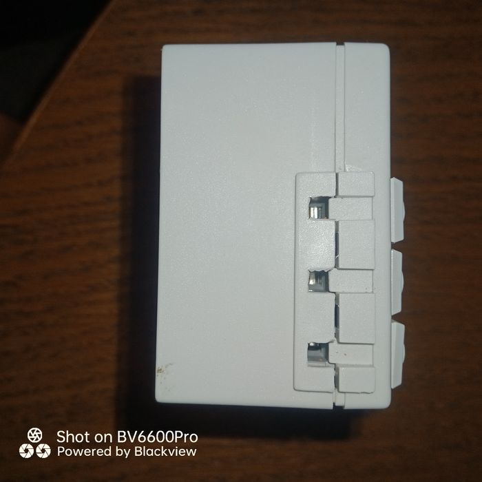 Gniazdo  gniazdko elektryczne bezpiecznik SD 035  na szynę DIN  230V