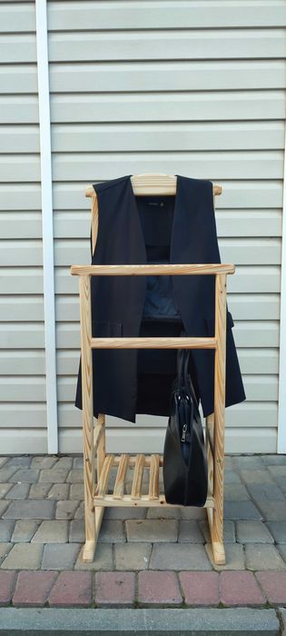 Приліжкова вішалка