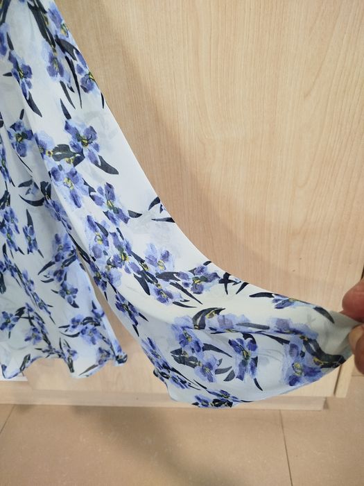 Blusa estampada em tons de azul