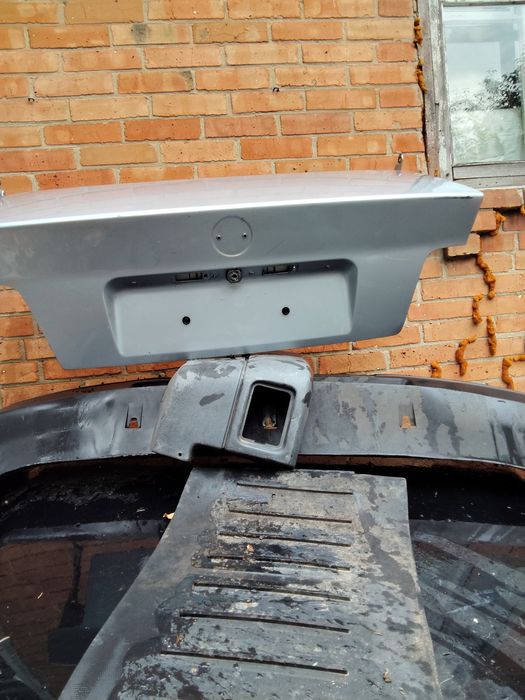 Кришка багажника BMW e36 запчастини