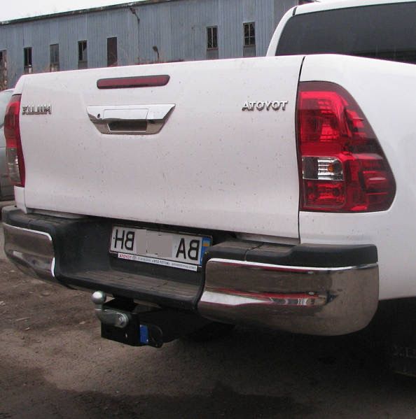 Продам фаркоп toyota hilux б/у