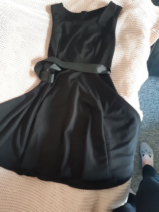 Sprzedam sukienke czarna