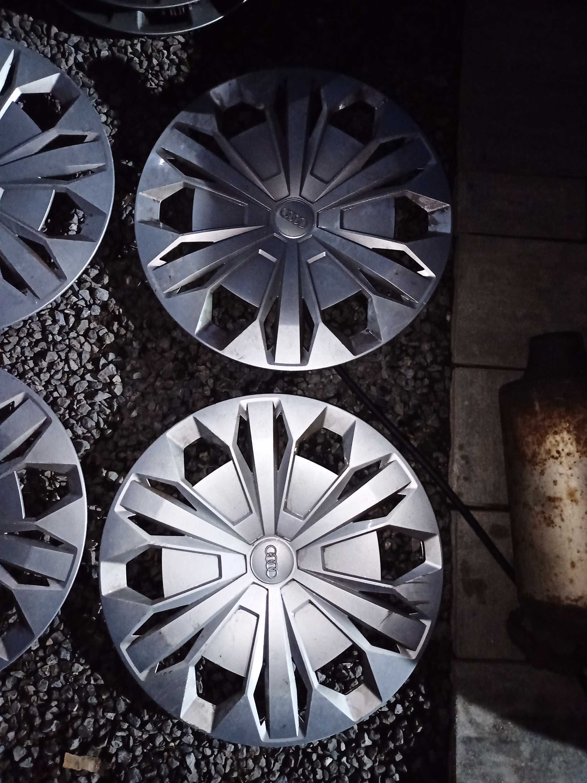 Kołpaki Audi 17" Oryginalne 83A.601.147 komplet Q3 Q2 A3 A4 Q5
