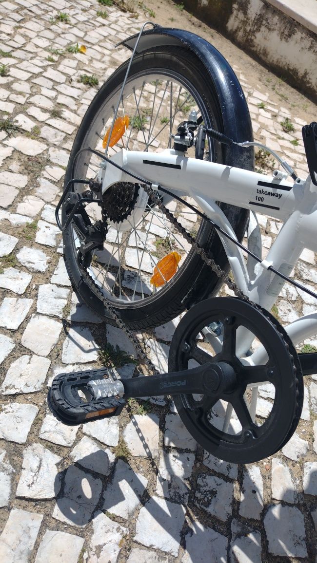 Bicicleta desmontável extremamente nova