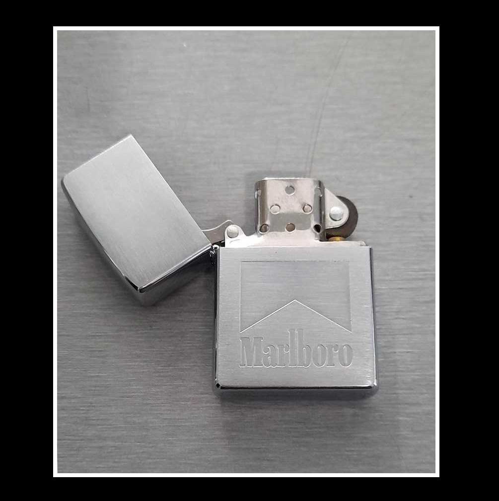 * Isqueiro ZIPPO *