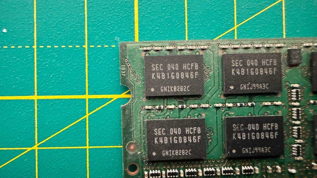 Пам'ять Samsung DDR3  PC3-8500S-07-10-F2