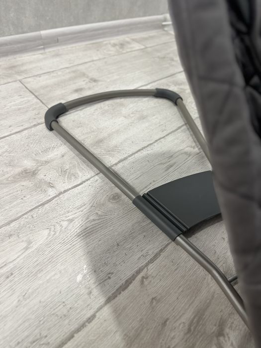 Дитячий шезлонг-гойдалка babybjorn