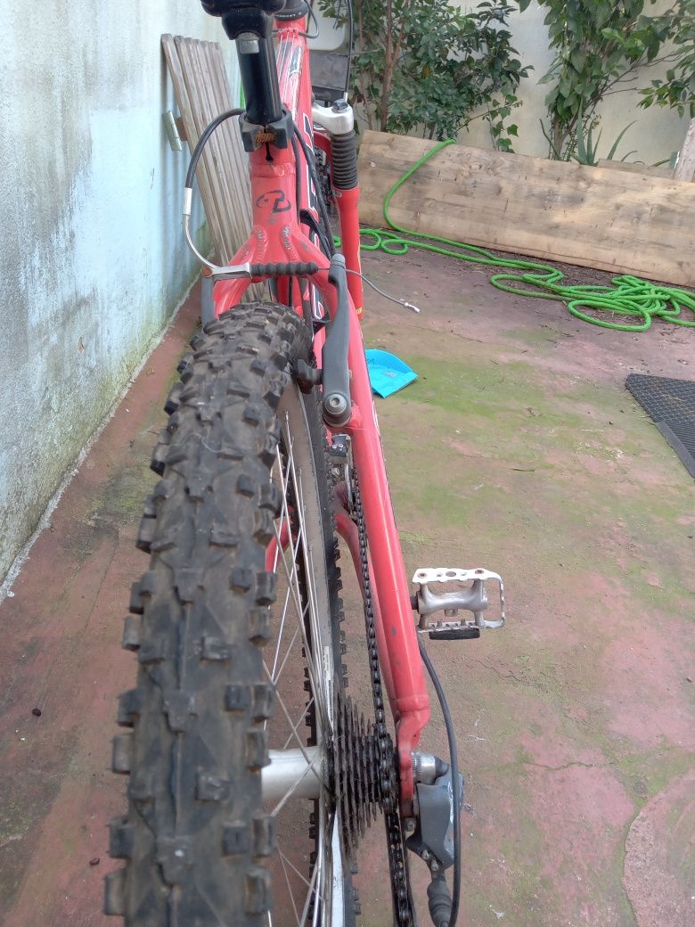 Trek 6500 18" com roda 26x2.00