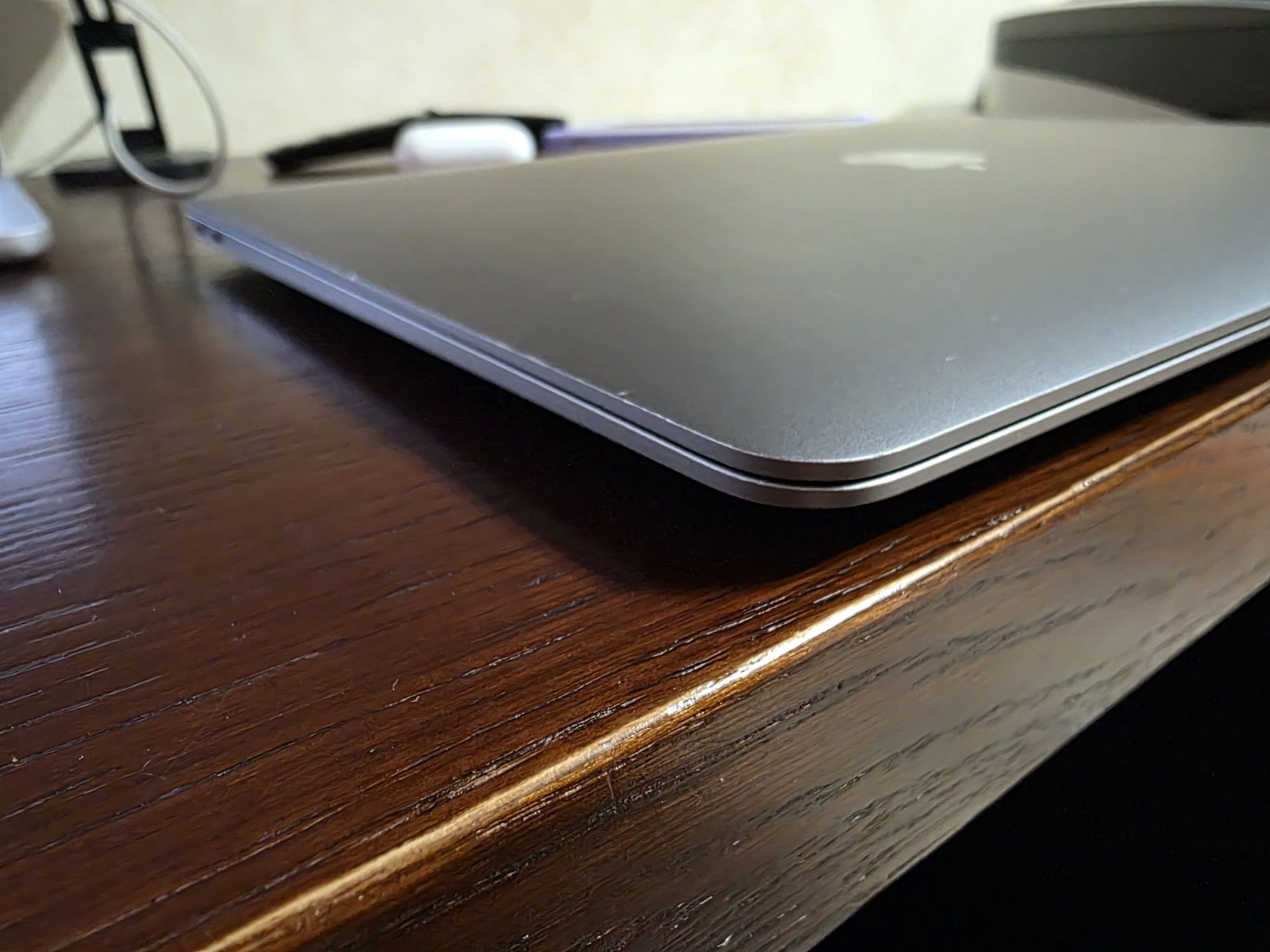 MacBook Air A1932 i5/8/128гб 2019р засвіт на екрані