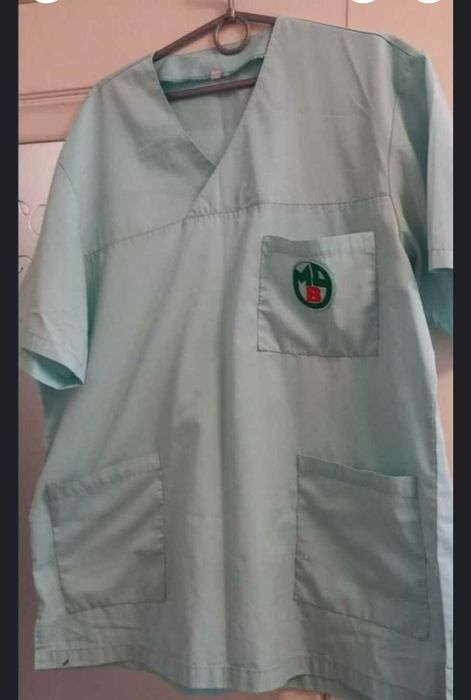 Медичні халати і костюми