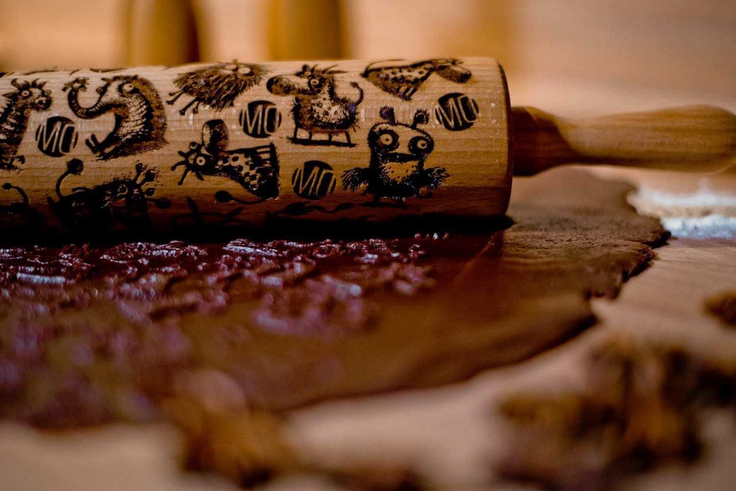 Duży Głęboki Wałek do Ciasta na Zamówienie – Personalizowany Motyw!