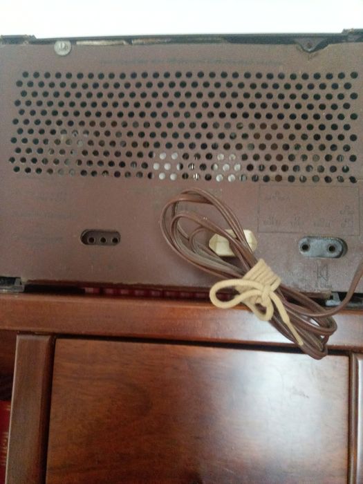 Radio antigo marca Gaiato para colecionadores e afixionados