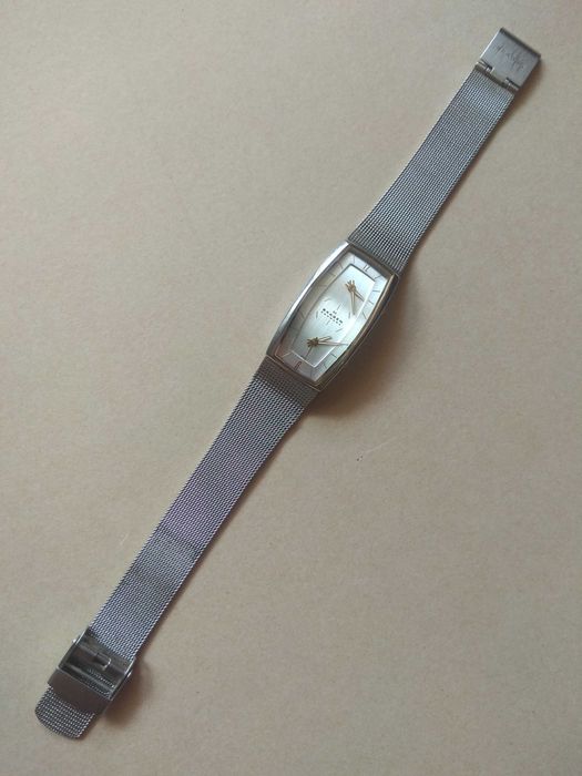 Часы Skagen работает один циферблат