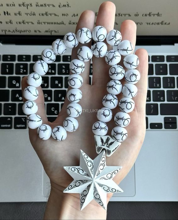 Чотки в авто Белые четки эпоксидная смола роза ветров в машину зеркало