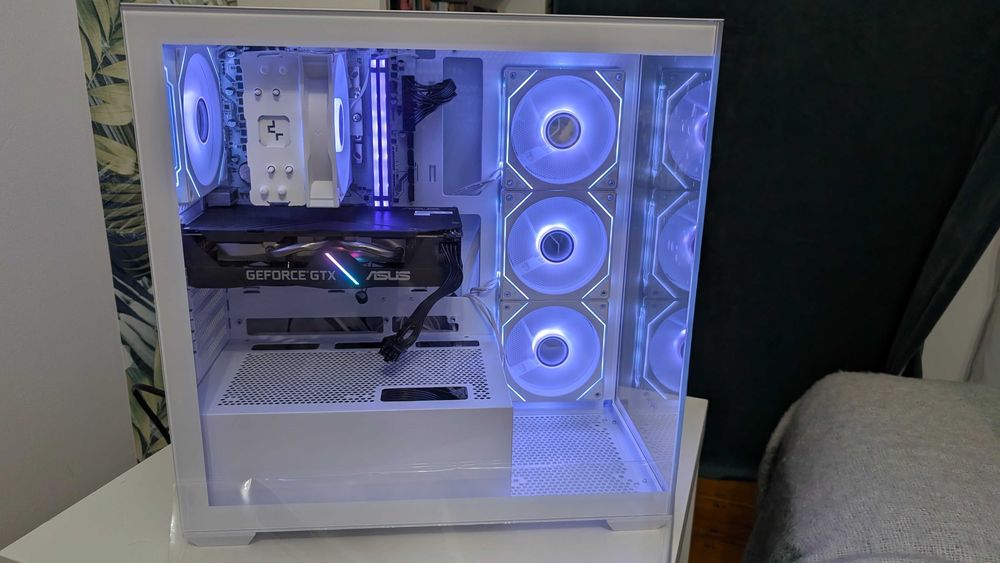 Gamingowy komputer z monitorem Ryzen 5 / GTX / 32 GB / 1 TB NVME /