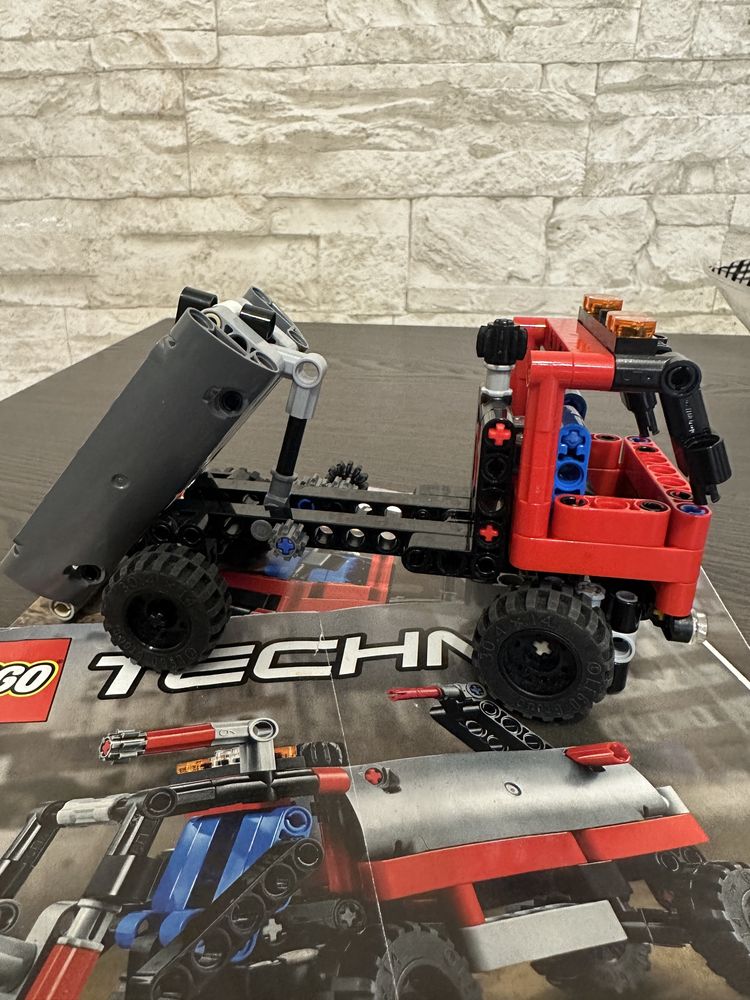 LEGO Technic 42084 Hakowiec