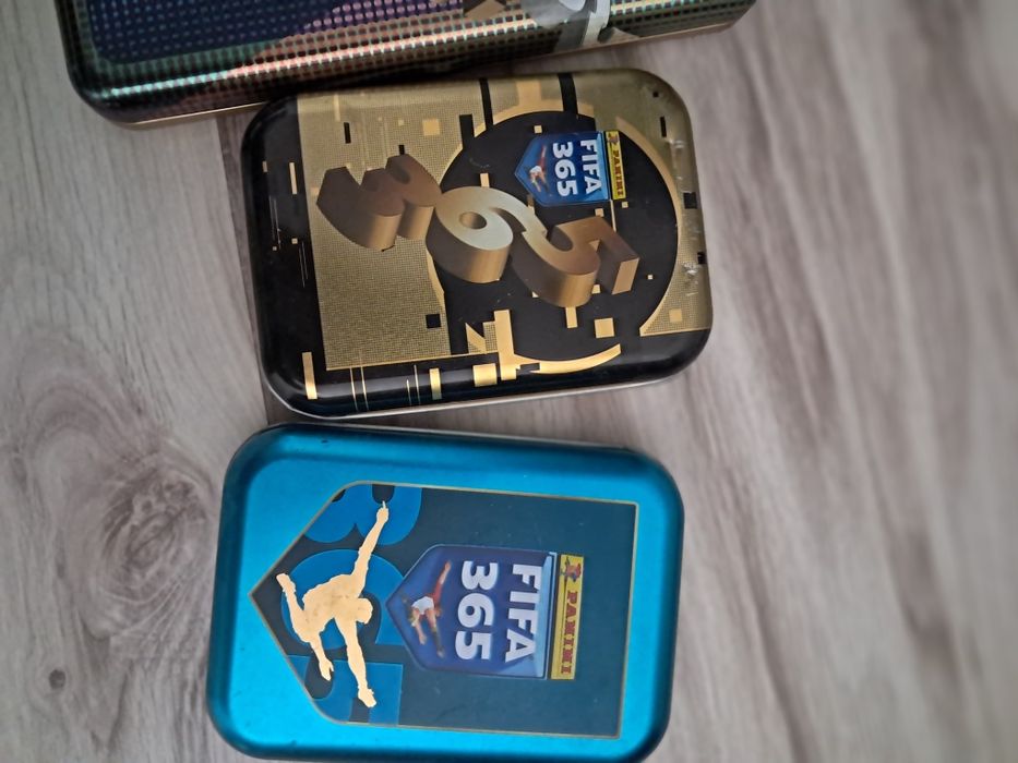 Puszki Panini na karty