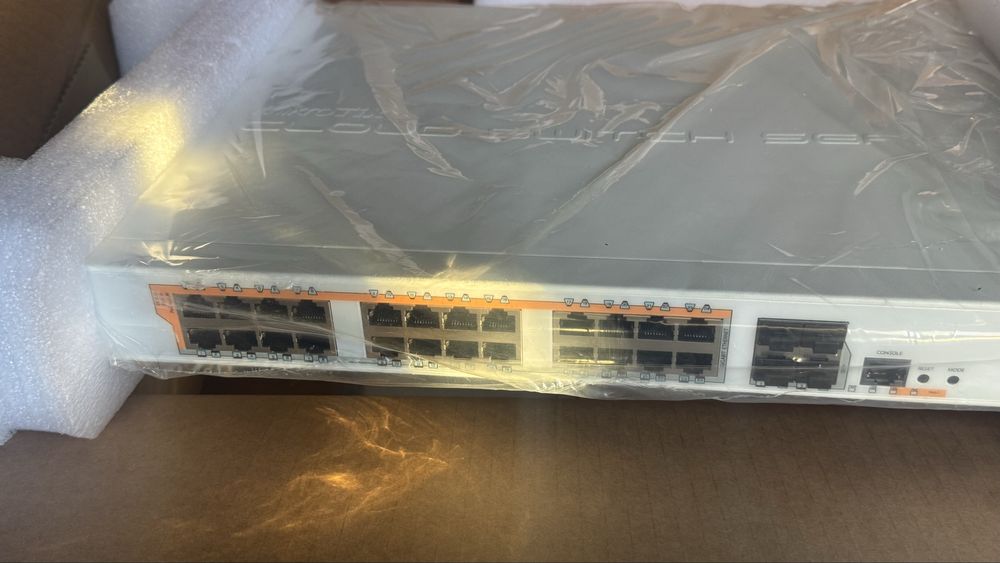 Продам новий комутатор mikrotik та 2 точки доступу mikrotik cap ax