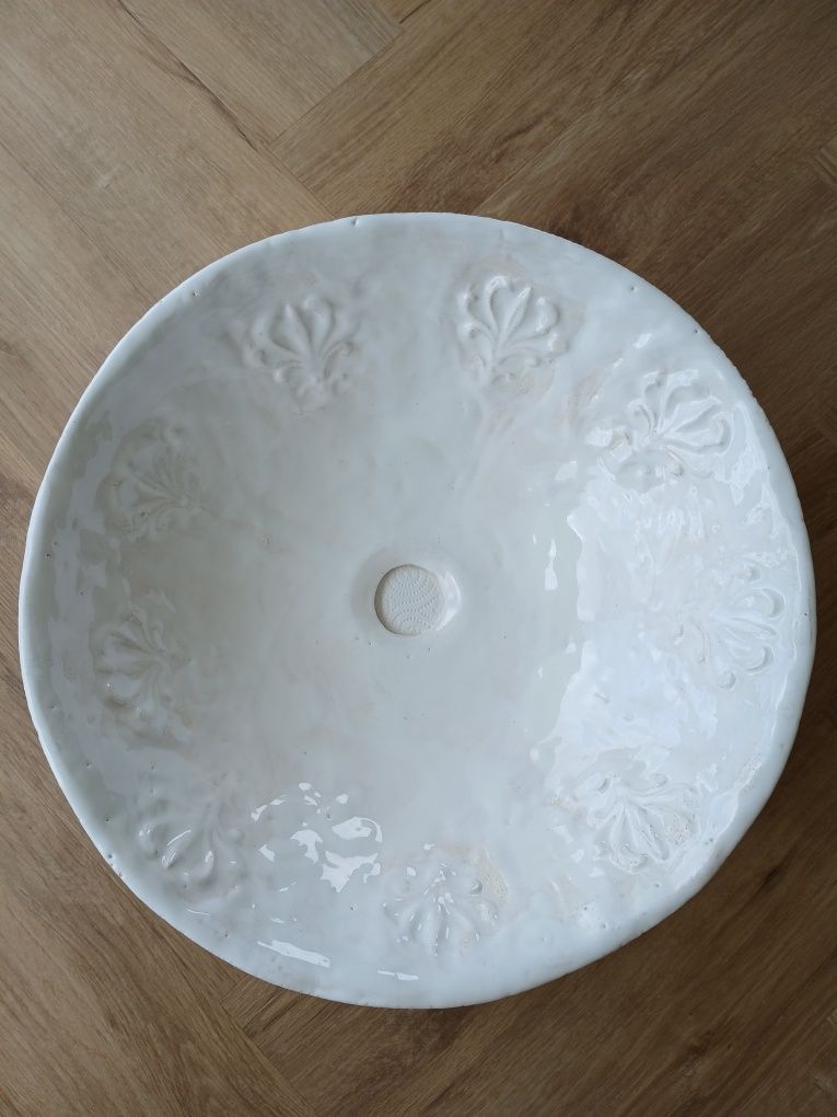 Ręcznie wykonana, duża, ceramiczna, biała umywalka nablatowa