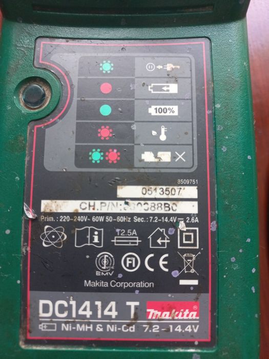 Зарядка для аккамулятора шуруповерта Makita 7.2-14.4V