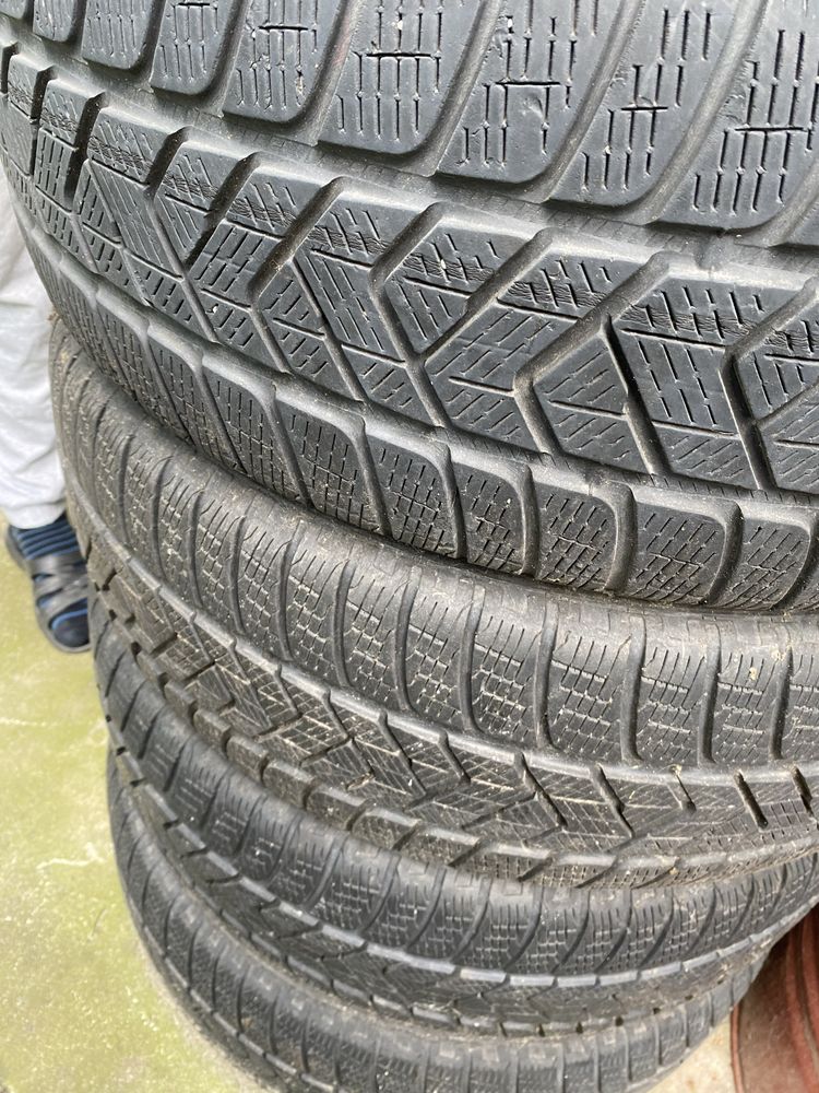Opony zimowe Pirelli 235/60/R18 . R18