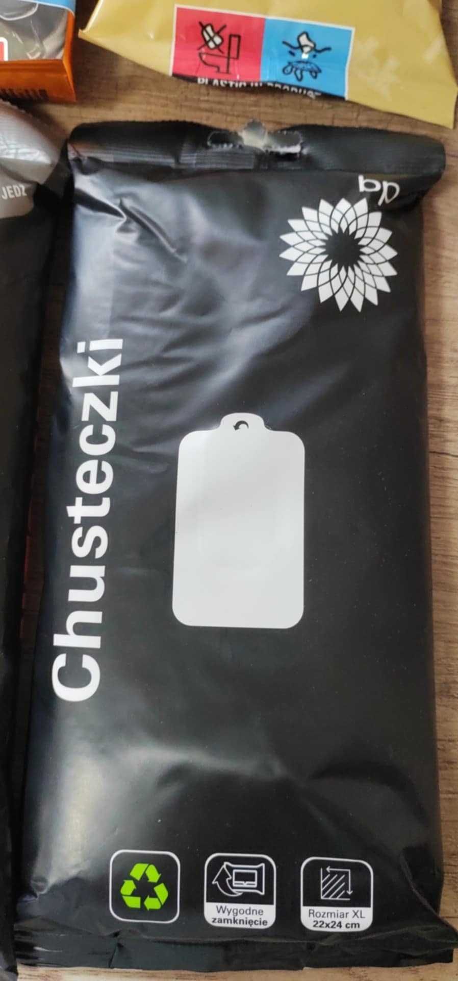 Maseczki do twarzy, i chusteczki do pielęgnacji samochodowej