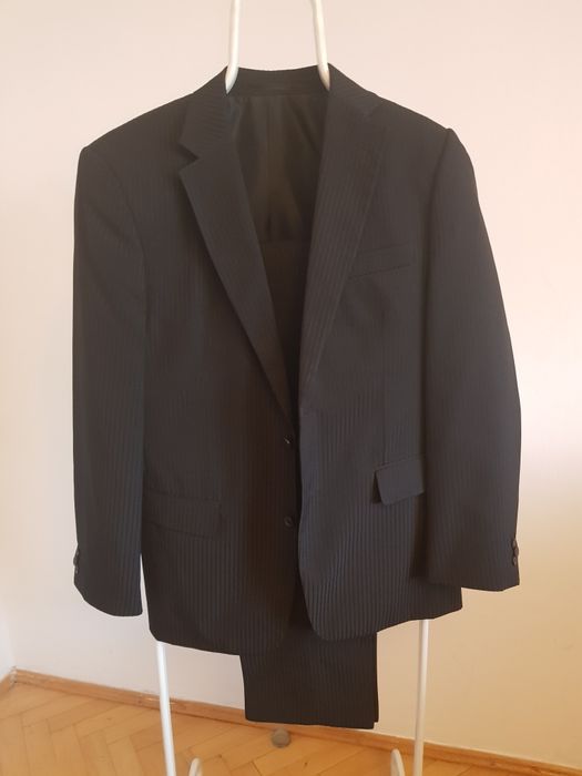 Prążkowany garnitur męski
