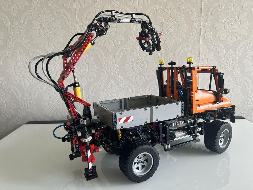 LEGO Technic 8110 Unimog U 400