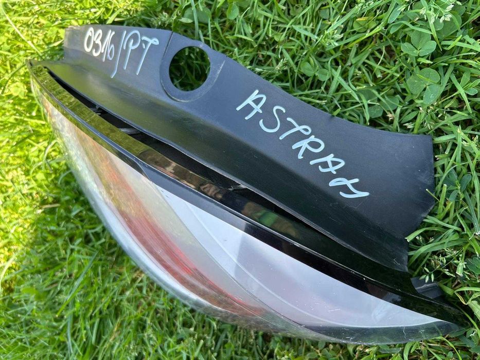 Lampa tylna prawa lewa komplet Opel Astra H