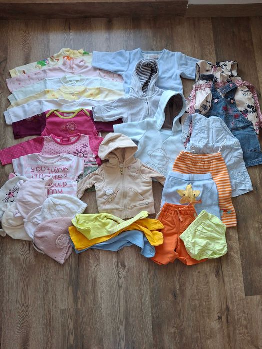 Zestaw ubranek w rozmiarze 62