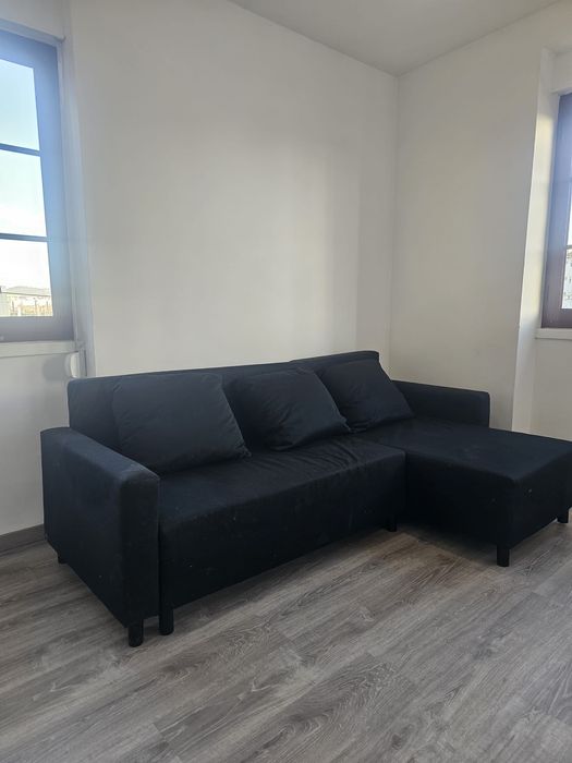 Sofá cama preto com chaise