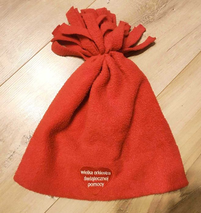 Czapka zimowa z polaru w kolorze czerwonym z pomponem z logo WOŚP