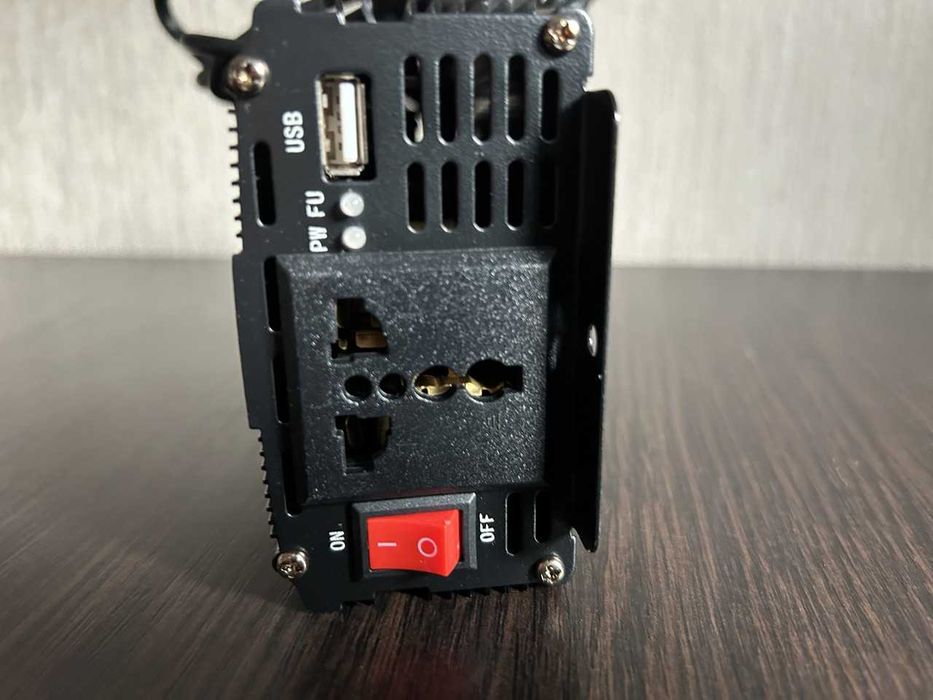 Инвертор Преобразователь Інвертор UKC 800W с Зарядкой UPS 12V 220V