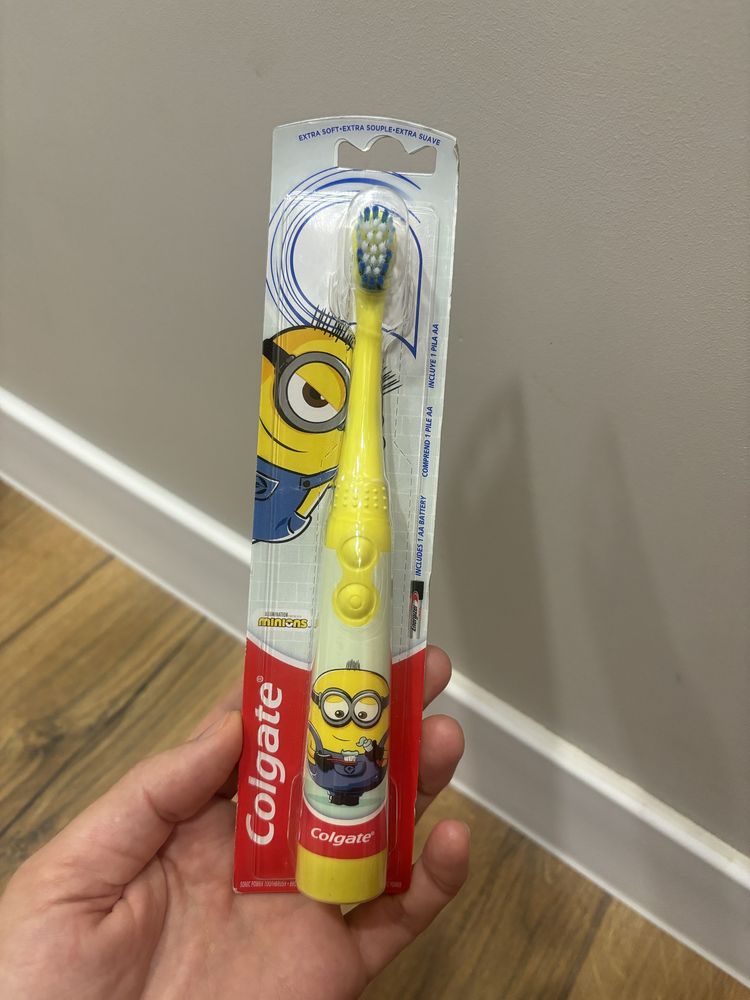 Зубна щітка електрична Colgate
