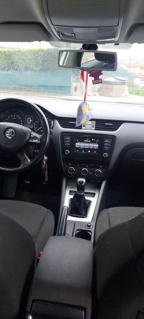 Skoda"2015 bem estimada urgente "
