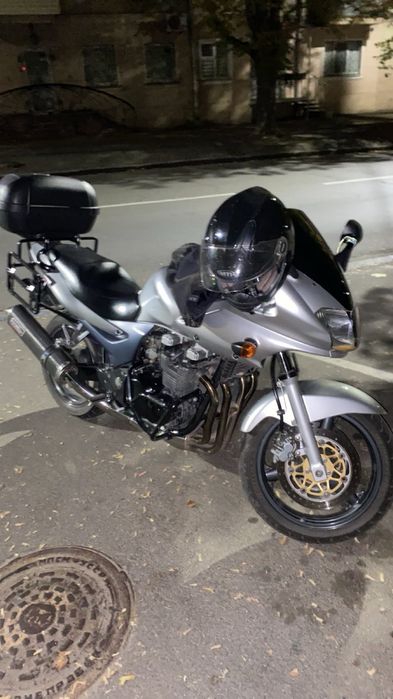 Продам мотоцикл kawasaki zr750s в отличном состоянии.